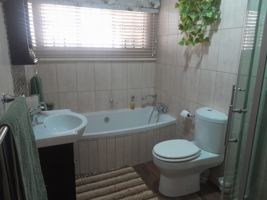4 Bedroom Property for Sale in Safari Gardens North West